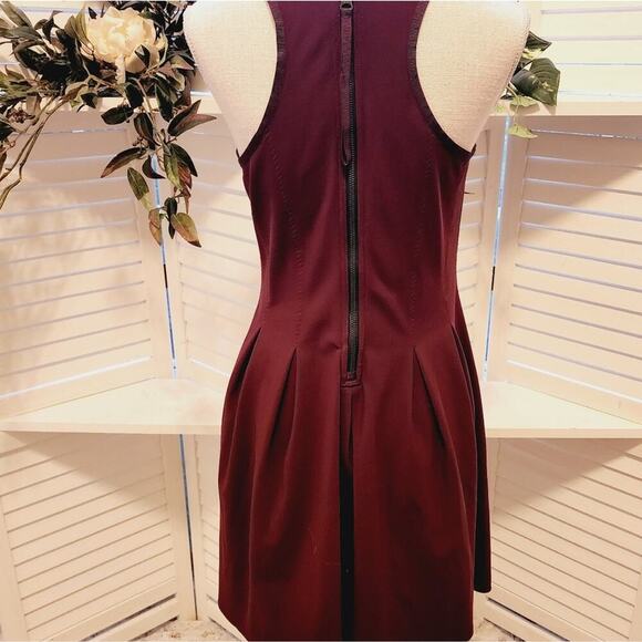 LULULEMON BURGANDY SLEEVELESS FIT FLARE ZIP BACK DRESS SIZE SMALL - Picture 3 of 8
